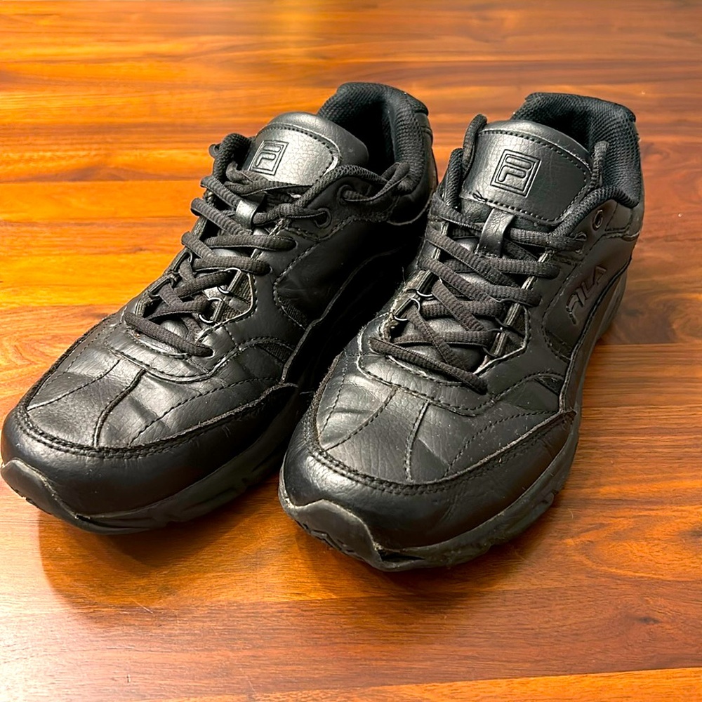 Men’s 9.5 Fila Black Slip Resistant Work Shoes